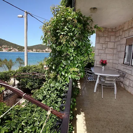 Mar Apartment